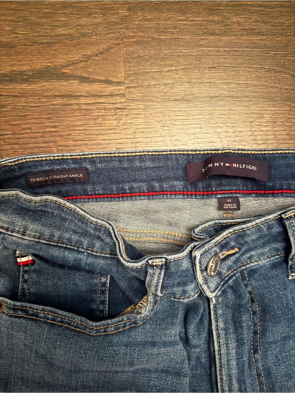 Tommy Hilfiger Mid-Blue Cropped Straight Jeans with Raw Hem - Picture 4 of 5
